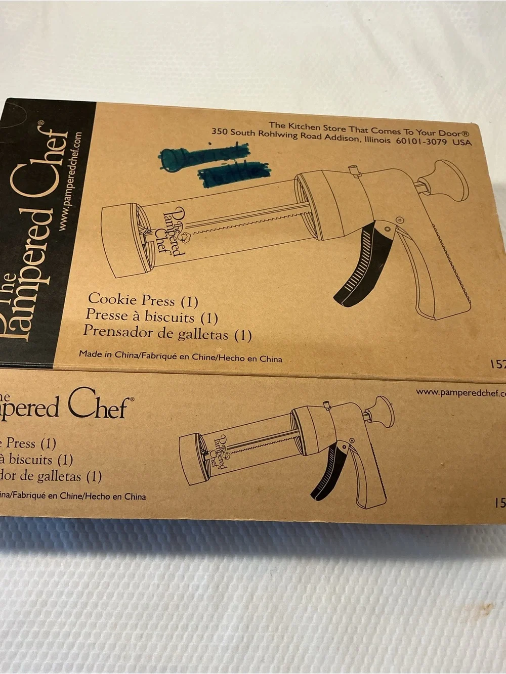 The Pampered Chef White Cookie Press with Multiple Pattern Discs